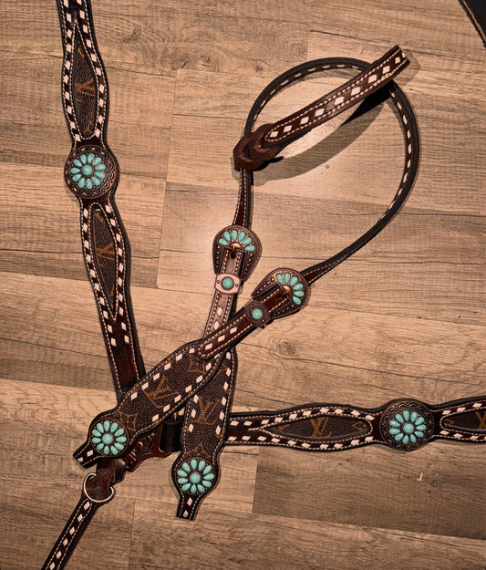 Full buckstitched set